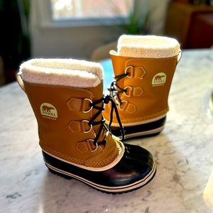 Sorel snow boots, classic, Kids size 2.